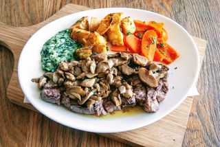 Entrecote fileteado con setas porcini y aceite de trufa blanca