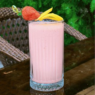 Смузи персик-клубника
