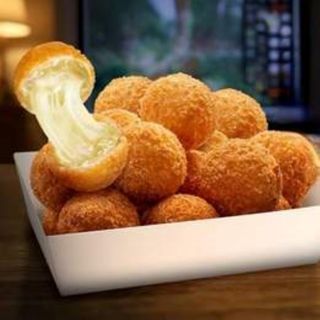 Bulete pufoase de cascaval