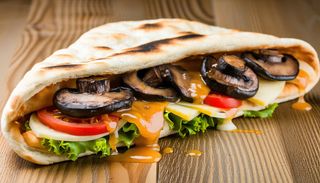 Kanapka z pieczarkami