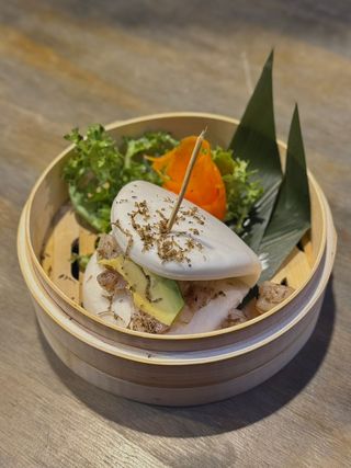 Bao Ricciola, olio di tartufo e avocado