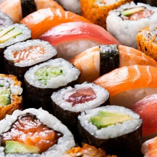 SALMON & TUNA ROLLS -24PCS 