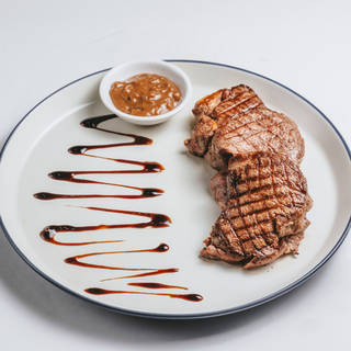 Медальоны в соусе демиглас(350гр.)