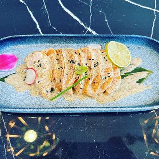 66 Tataki salmone