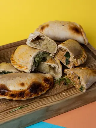 Empanada Cebola e Queijo