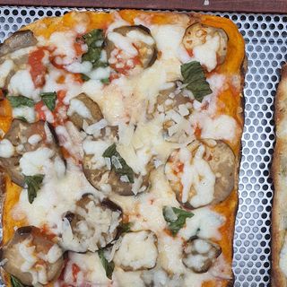 Pizza Parmigiana (Media)