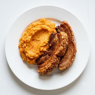 Torreznos Con Patatas Revolconas (Ración)