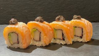 250. Uramaki sake tartufo