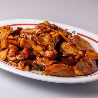 Pato con setas chinas y bambú