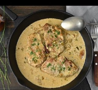 Pui în sos de ciuperci 