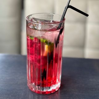 Вишневий фірмовий лимонад (250мл)