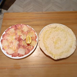 Focaccia Carpaccio Di Vitello Con Parmiggiano