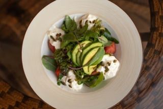 Боул со страчателлой и авокадо