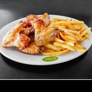 ALITAS CON PATATA FRITA