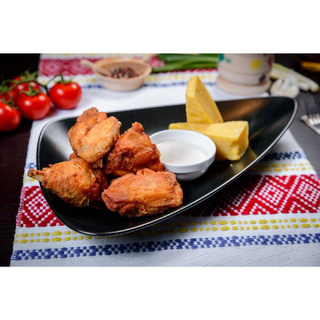 Juma’ de pui taiat la barda cu mujdei si garnitura la alegere