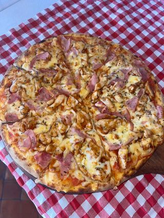 Pizza Poulet Jambon Barbecue 