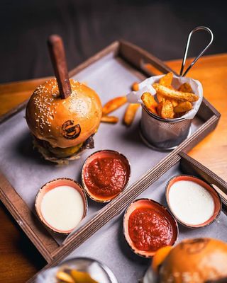 Шеф-бургер с соусом BBQ