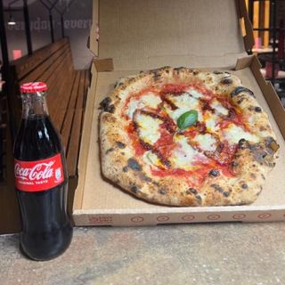 1 pizza classica a scelta e 1 bevanda