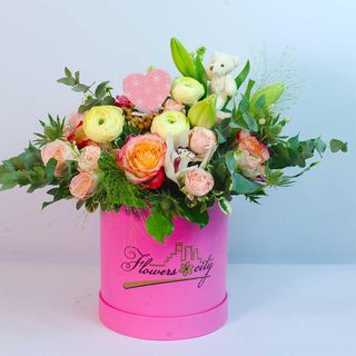 Cutie (1405)roz mixt din trandafiri, orhidee, eustoma, hypericum si verdeata decorativa