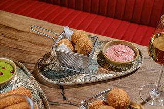 ლობიოს ბურთულები რაჭული ლორით