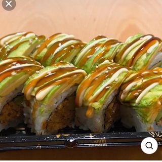 Dragón de salmón cocido con aguacate 8u