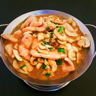 67 Cerdo Con Champiñones Frescos