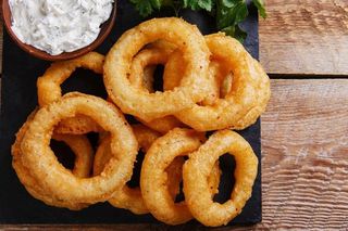 Кальмари у клярі з соусом Тар-Тар (150/50г)