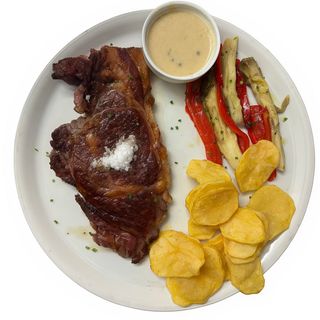 ENTRECOT DE VACA AMB SALSA DE PEBRE VERD