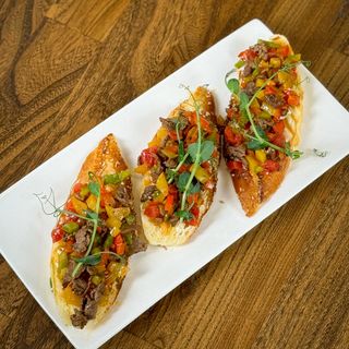 Брускетта с телятиной