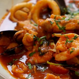 Fructe de Mare in Sos Rosu 440 Gr.