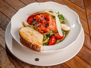 Салат Цезар з лососем (240г)