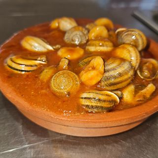 Caracoles Con Gambas En Salsa De tomate 2 tapas