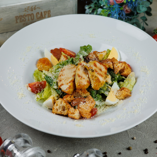 Салат Цезар з теплим курячим філе (220 г)