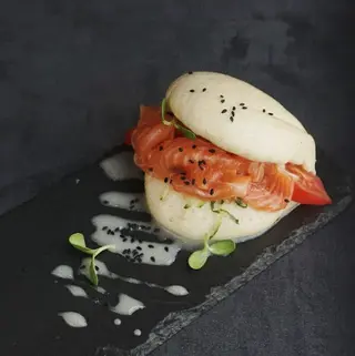 БАО з лососем (210г)