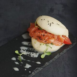 БАО з лососем (210г)