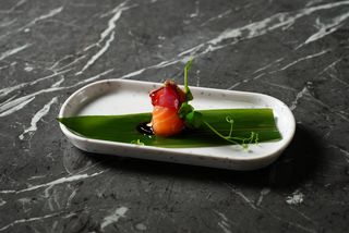 Gunkan spicy maguro