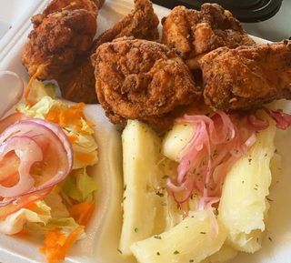 Pollo Con Yuca