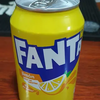 Fanta Limón lata 330ml.