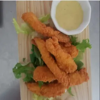 Tapa Bandidos De Pollo Con Una Salsa De Miel Y Mostaza