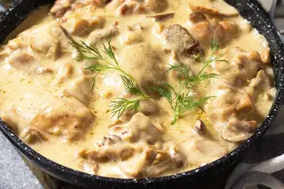 Plat Suprême De Poulet À La Sauce Basquaise