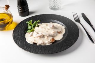 Muşchi de porc cu sos de hribi