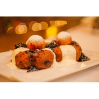 Papanasi cu Smantana si Gem de Afine