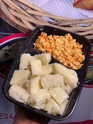 Boiled yam and egg sauce