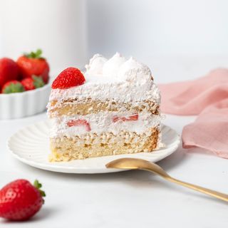 PORCIÓN NATA Y FRESAS