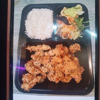 Danie z kurczaka w cieście z kokosem i sezamem 500g