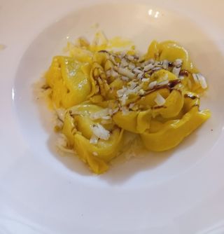 Tortelloni di ricotta con burro e salvia