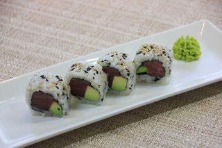 U5 Uramaki tonno e avocado - 4 pezzi