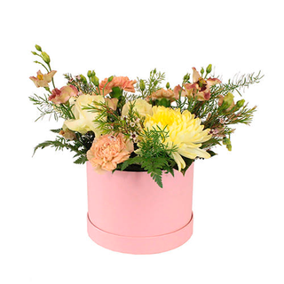 Maty. Centro De Flores Frescas Con Rosas Y Anastias