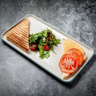 Тост с сыром и помидорами