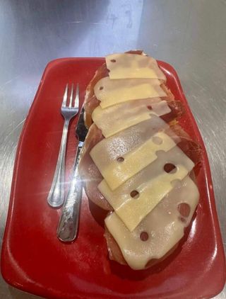 Tostadas De Jamón Serrano Y Queso (Entera)